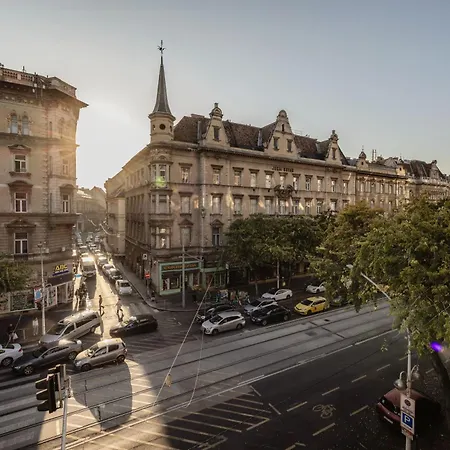 Magnificent Elegance By Erzsebet Krt & New York Cafe Apartment