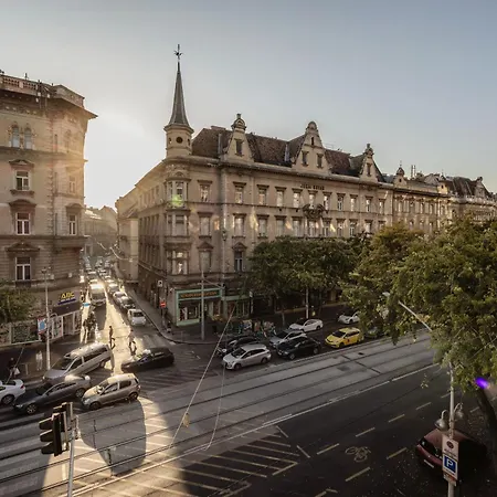 Magnificent Elegance By Erzsebet Krt & New York Cafe Apartment