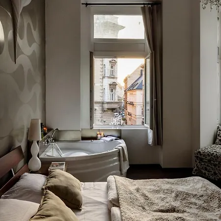 Magnificent Elegance By Erzsebet Krt & New York Cafe * ブダペスト