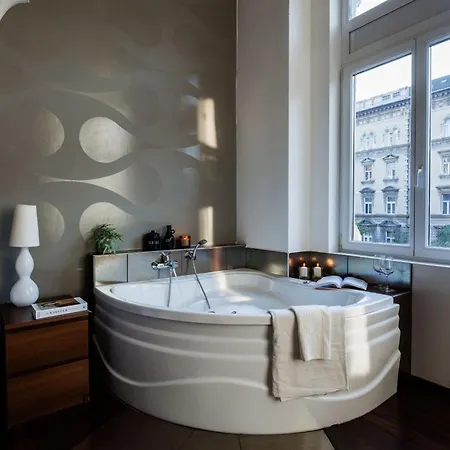 Magnificent Elegance By Erzsebet Krt & New York Cafe