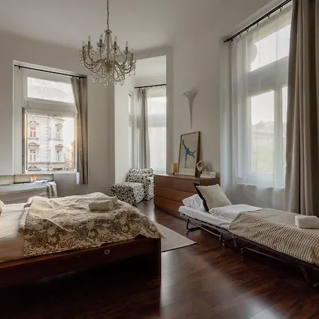 Magnificent Elegance By Erzsebet Krt & New York Cafe Apartment