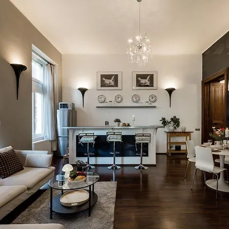 Magnificent Elegance By Erzsebet Krt & New York Cafe *