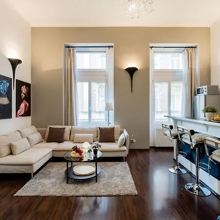 Magnificent Elegance By Erzsebet Krt & New York Cafe Apartment