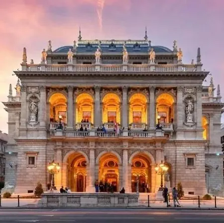 Magnificent Elegance By Erzsebet Krt & New York Cafe * Budapest